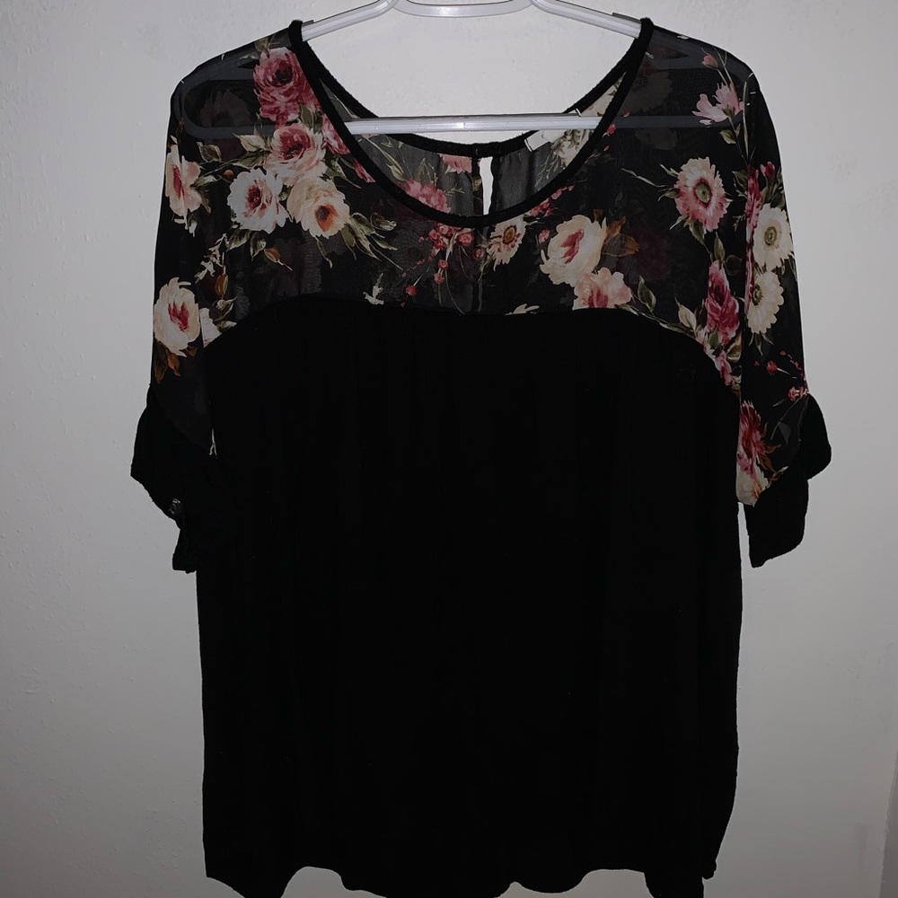 MAURICES sz3 Black top with floral mesh top